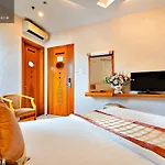 S79 Happy 2 Hotel